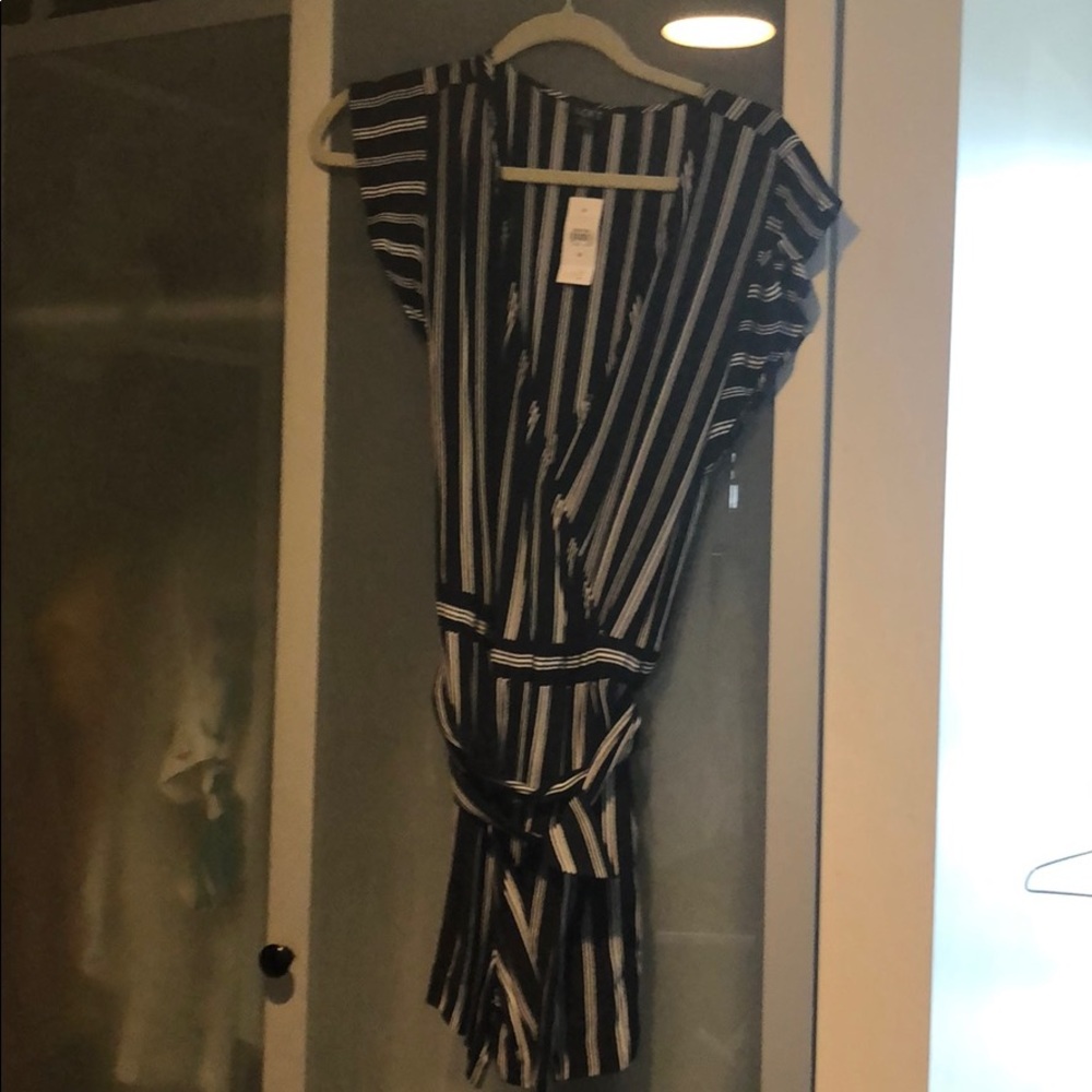 Nwt Loft Xs Romper With Flutter Sleeve - image 1